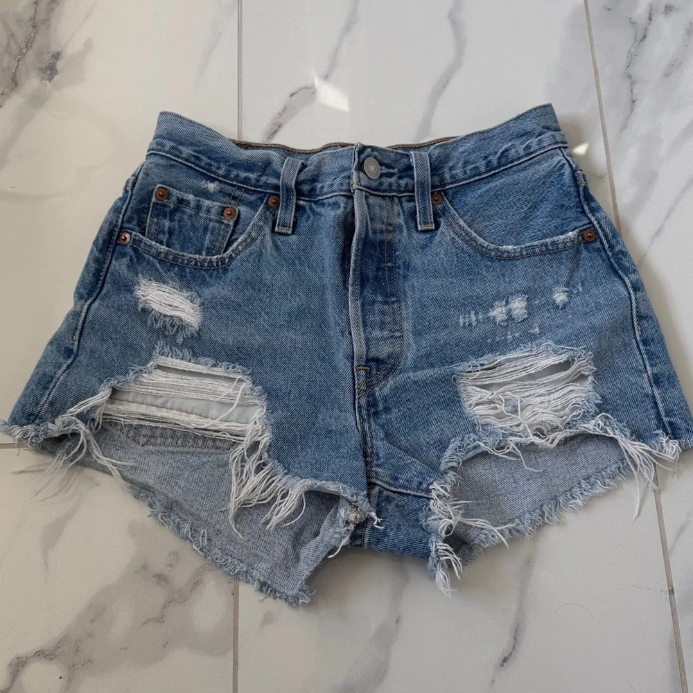 Levi’s 501 Original Denim Distressed Cutoff Shorts Size 25